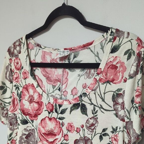 Late August Cream  Blouse with Floral Design - Picture 2 of 5